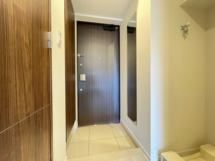 物件内観写真11　(玄関)