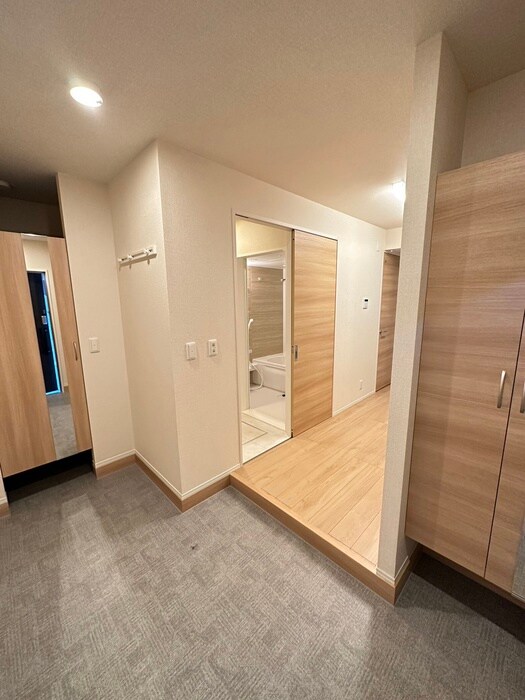 物件内観写真8　(玄関)