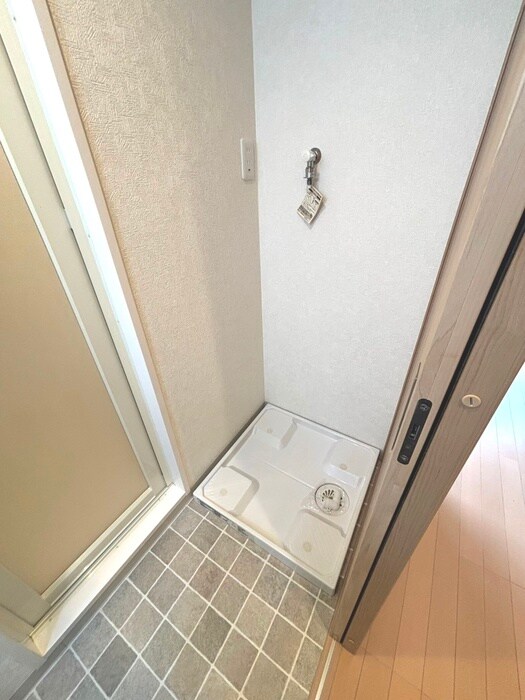 物件内観写真12　(洗濯機置場)