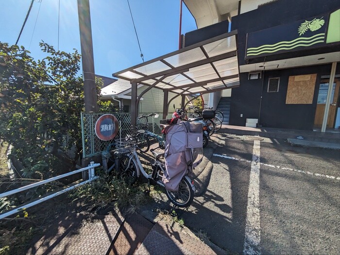 物件外観写真3　(駐輪場)