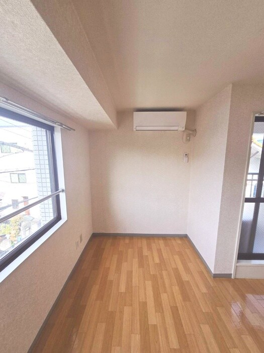 物件内観写真4　(居室)