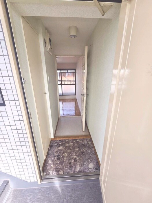 物件内観写真14　(玄関)