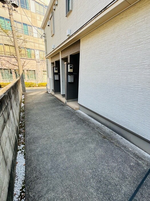 物件外観写真5　(エントランス部分)