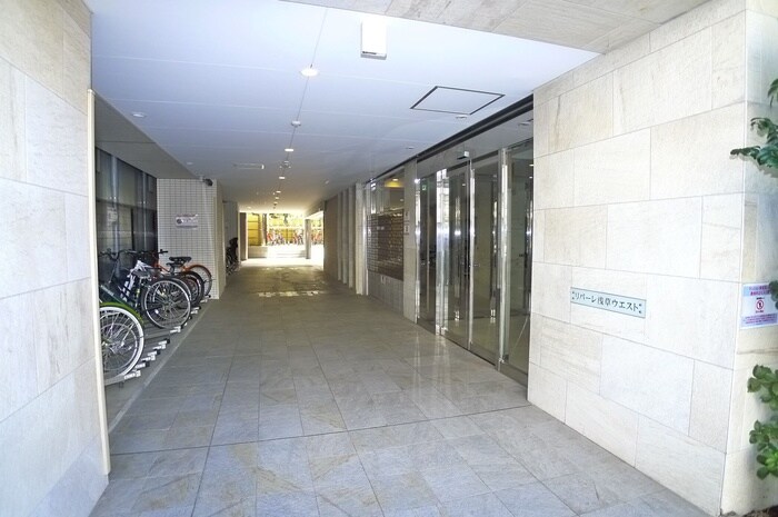 物件外観写真3　(エントランス部分)