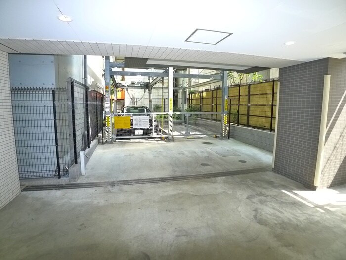 物件外観写真5　(駐車場)