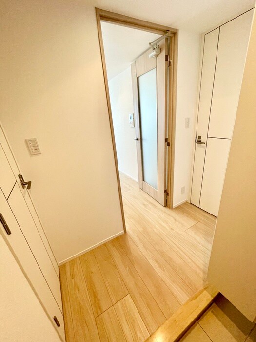物件内観写真18　(玄関)