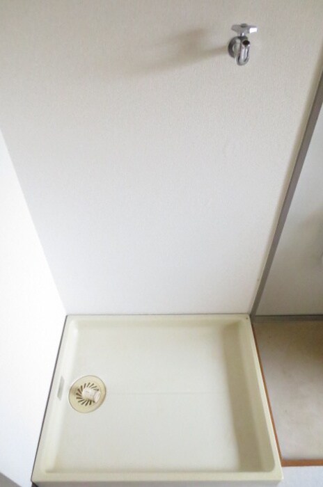 物件内観写真9　(洗濯機置場)