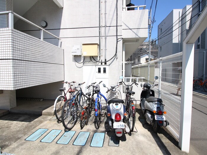 物件外観写真6　(駐輪場)