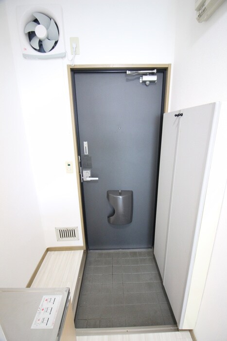 物件内観写真17　(玄関)