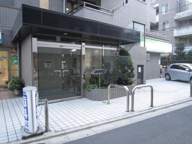 物件外観写真3　(エントランス部分)