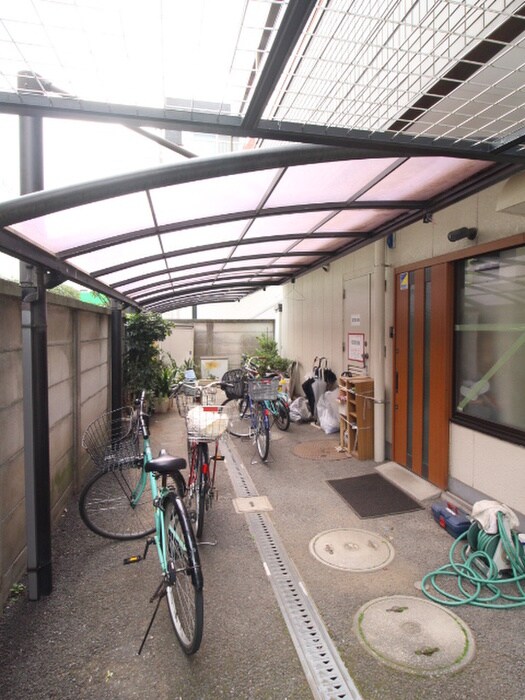 物件外観写真4　(駐輪場)