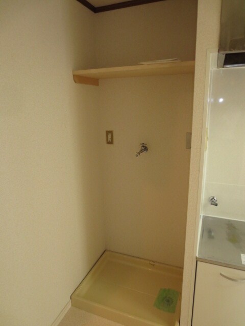 物件内観写真15　(洗濯機置場)