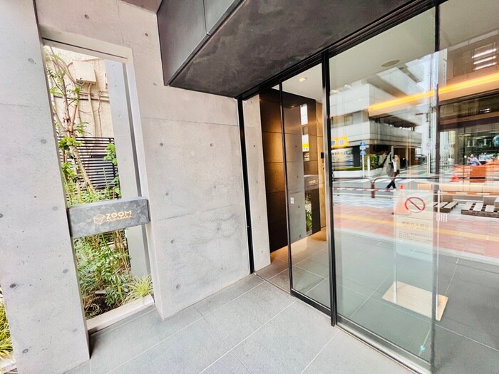 物件外観写真2　(エントランス部分)