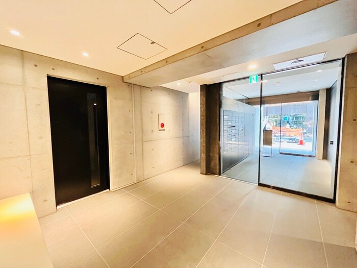 物件外観写真3　(エントランス部分)