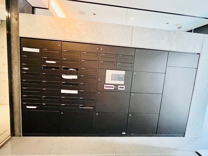 物件外観写真5　(エントランス部分)