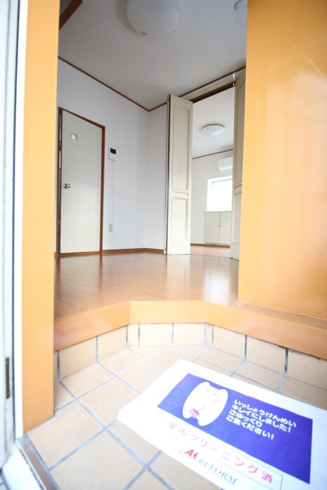 物件内観写真16　(玄関)