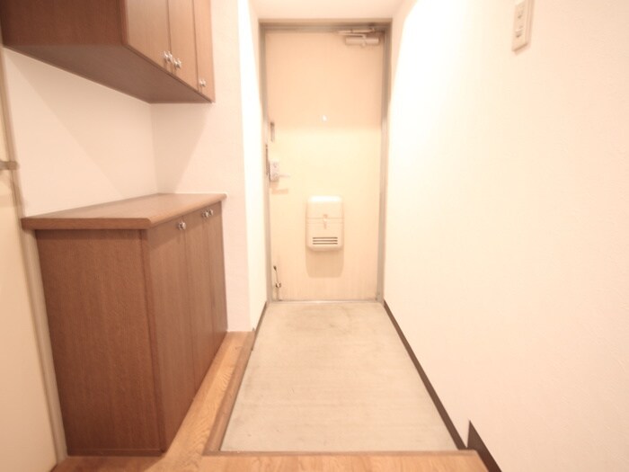 物件内観写真4　(玄関)