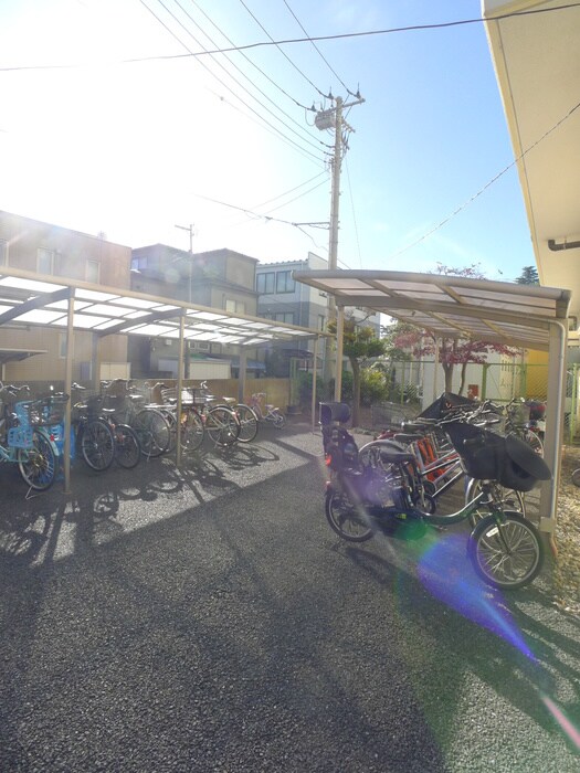 物件外観写真3　(駐輪場)