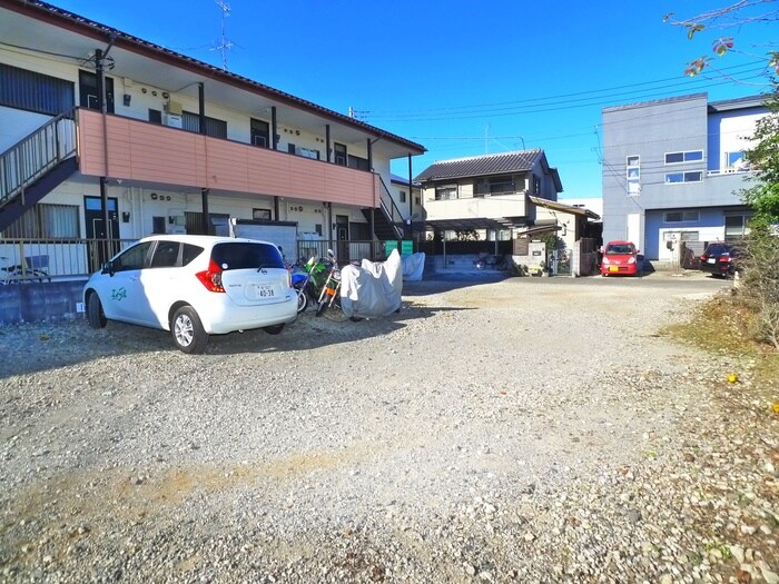 物件外観写真3　(駐車場)