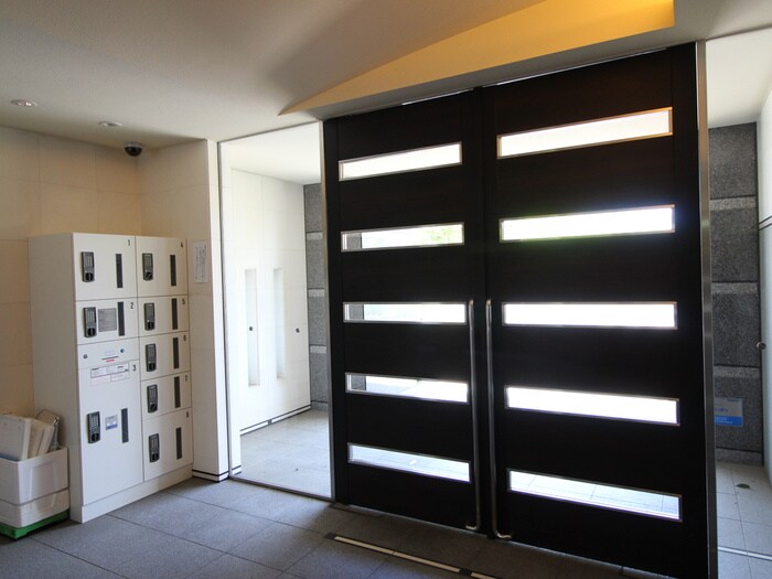 物件外観写真4　(エントランス部分)