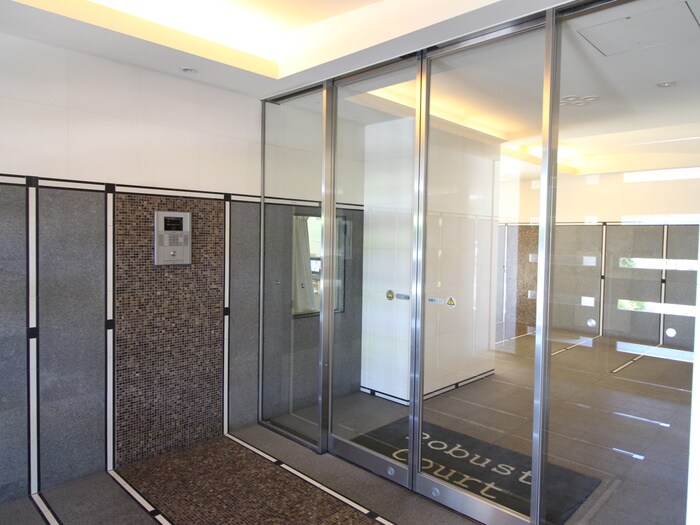 物件外観写真5　(エントランス部分)