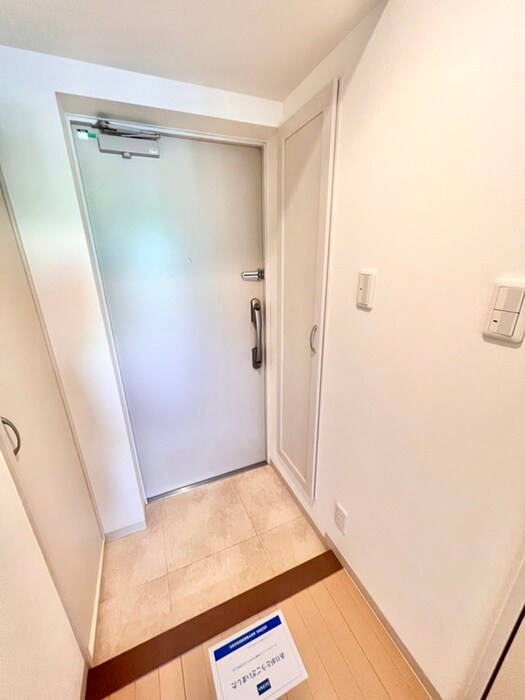 物件内観写真18　(玄関)