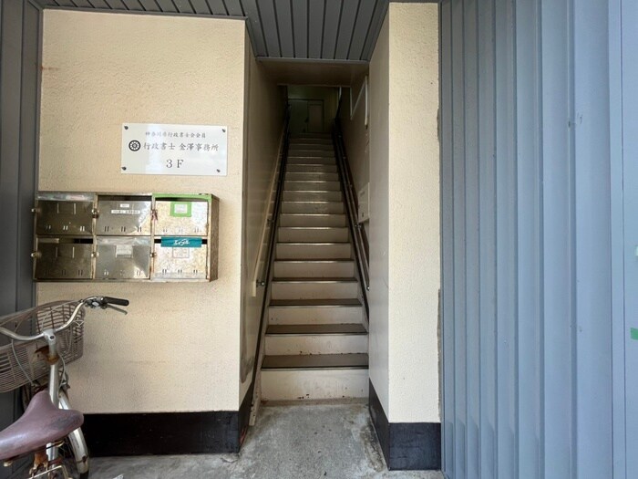 物件外観写真3　(エントランス部分)