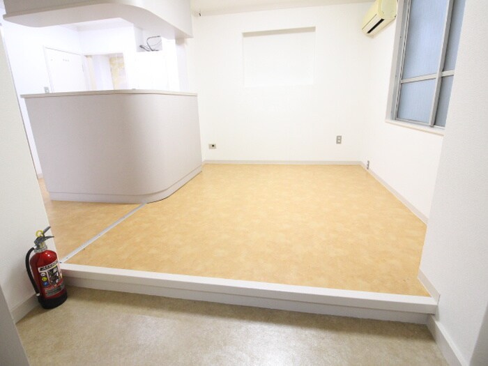 物件内観写真12　(玄関)