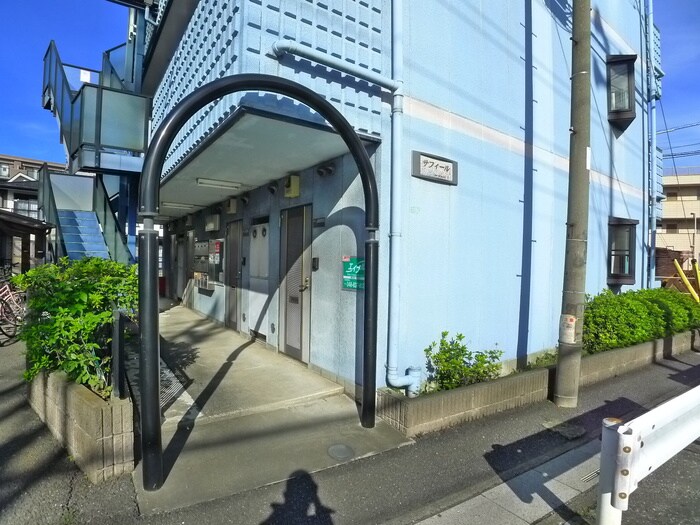 物件外観写真2　(エントランス部分)