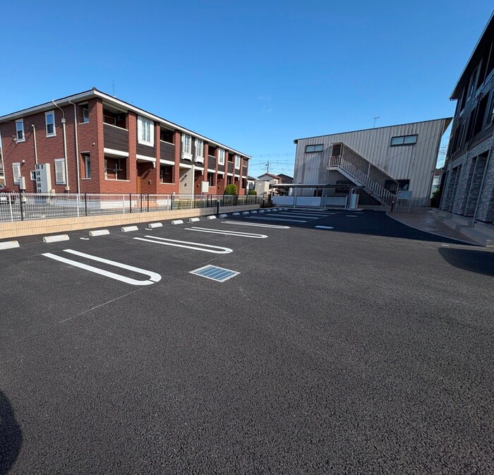 物件外観写真3　(駐車場)