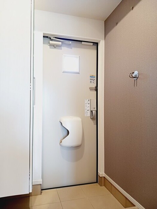 物件内観写真13　(玄関)