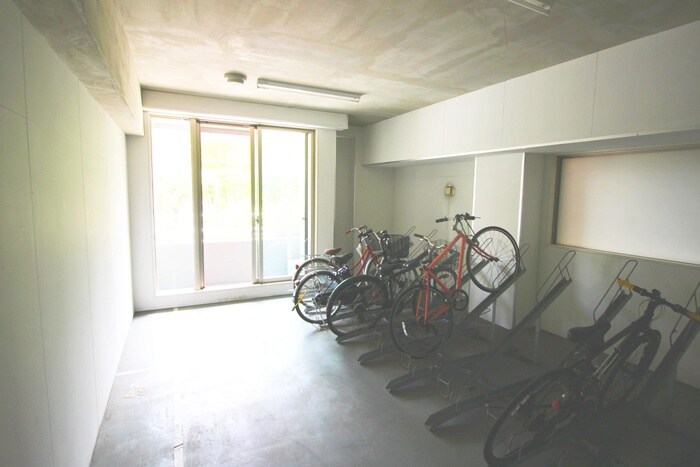 物件外観写真6　(駐輪場)