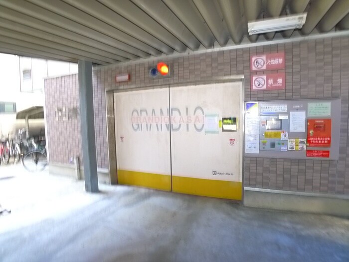 物件外観写真6　(駐車場)