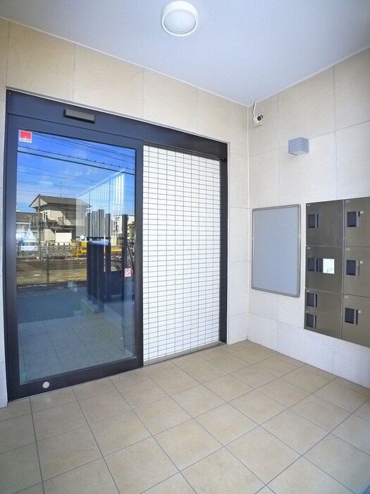 物件外観写真3　(エントランス部分)