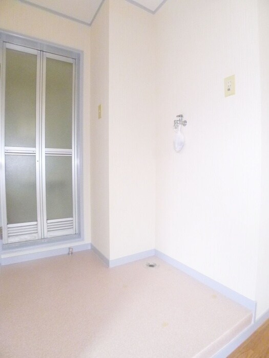 物件内観写真15　(洗濯機置場)