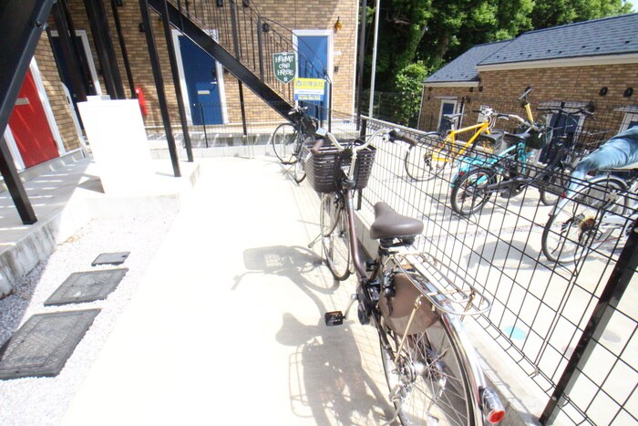 物件外観写真3　(駐輪場)