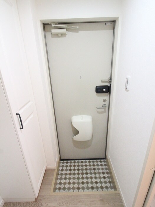 物件内観写真12　(玄関)