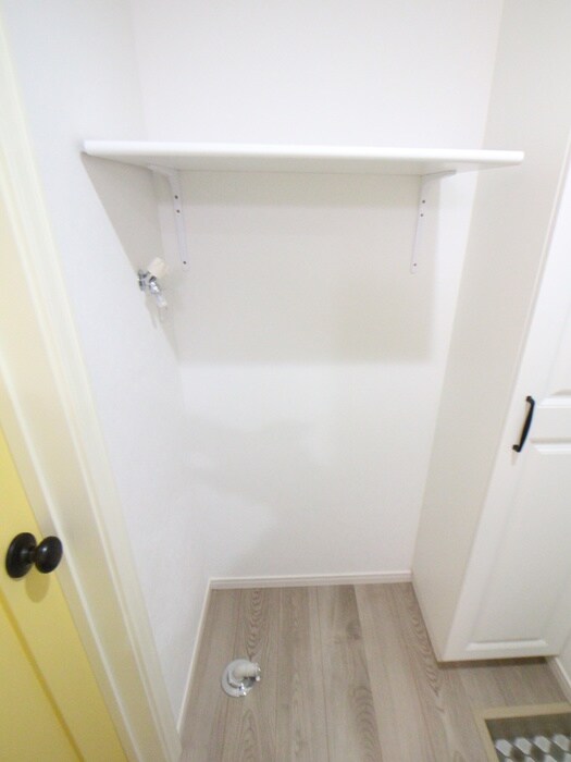 物件内観写真16　(洗濯機置場)