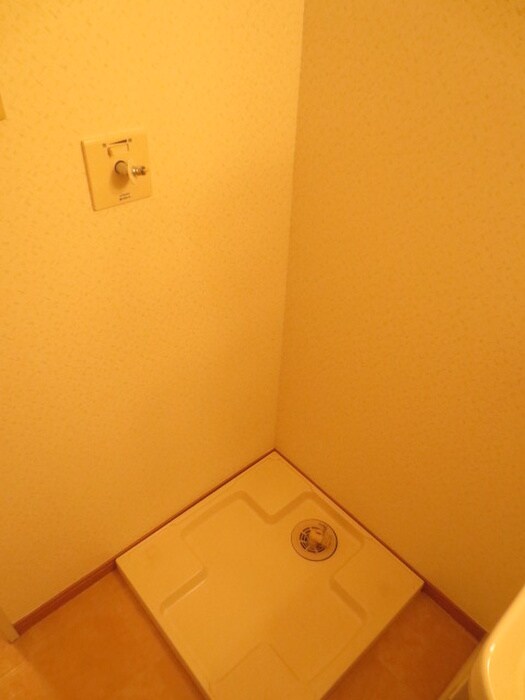 物件内観写真8　(洗濯機置場)