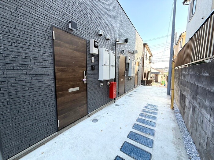 物件外観写真6　(エントランス部分)