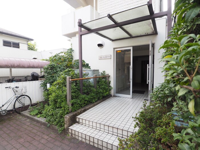 物件外観写真3　(エントランス部分)