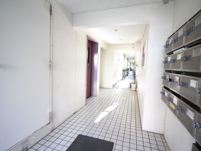 物件外観写真4　(エントランス部分)