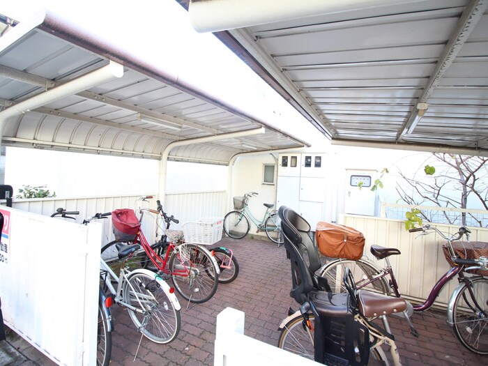 物件外観写真5　(駐輪場)