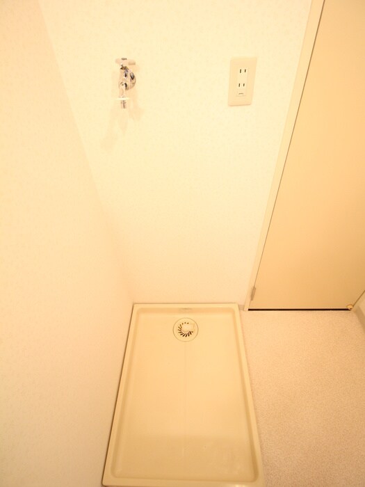 物件内観写真14　(洗濯機置場)