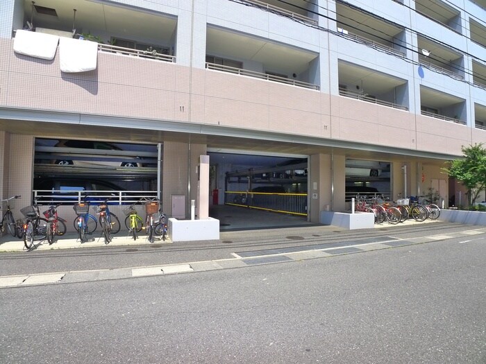 物件外観写真4　(駐車場)