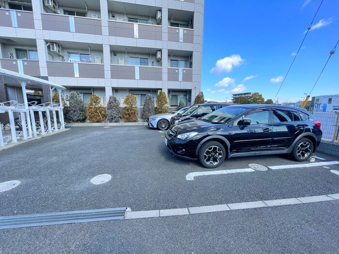 物件外観写真2　(駐車場)