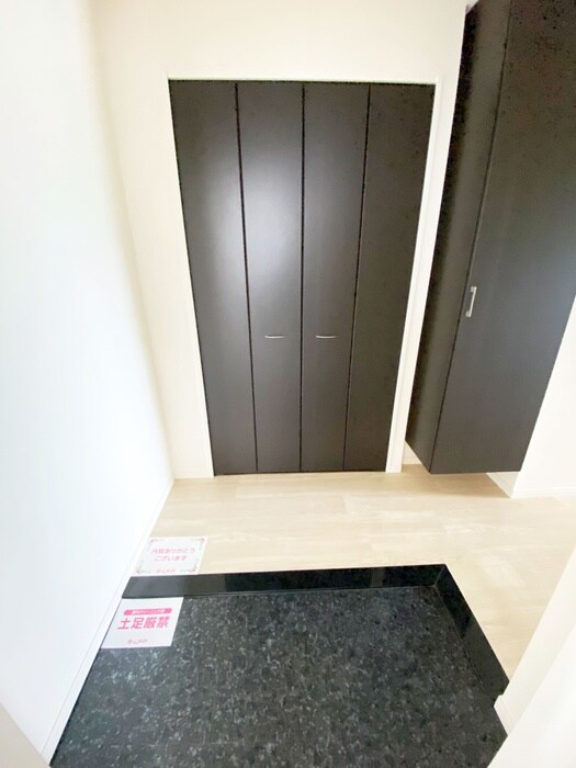 物件内観写真7　(玄関)