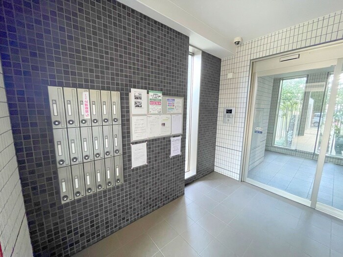 物件外観写真4　(エントランス部分)