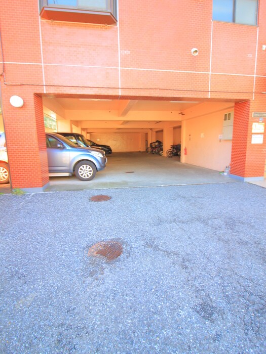 物件外観写真2　(駐車場)