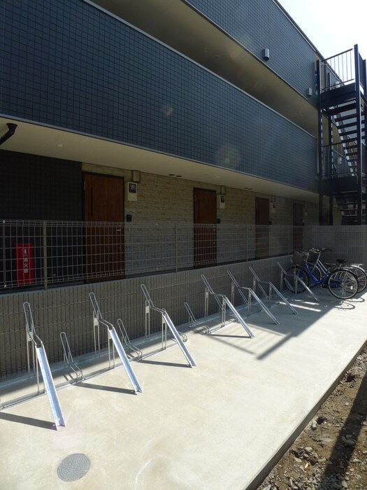 物件外観写真2　(駐輪場)